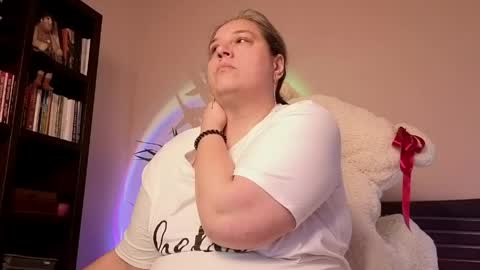 Love online show from March 11, 3:04 pm