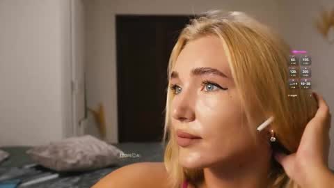 Snapshot of beanco_ chatting on September 29, 9:03 pm Chloe online show from September 29, 9:03 pm