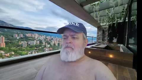 Snapshot of bear4muscle chatting on September 14, 6:20 pm Dookie online show from September 14, 6:20 pm