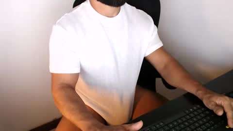 Beard Guy online show from November 18, 2:09 pm