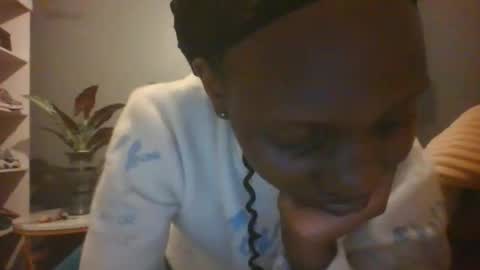 Snapshot of beautie699392 chatting on September 14, 6:53 pm Lil stunner online show from September 14, 6:53 pm