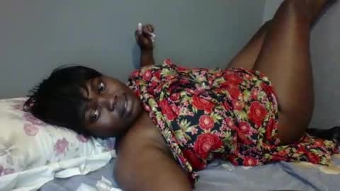 Snapshot of beautie699392 chatting on February 26, 11:21 am Lil stunner online show from February 26, 11:21 am