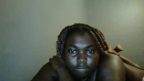 Snapshot of beautie699392 chatting on March 12, 3:18 pm Lil stunner online show from March 12, 3:18 pm