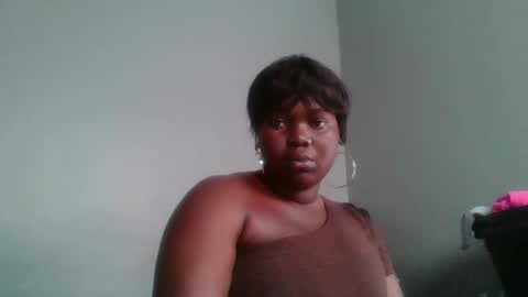 Snapshot of beautie699392 chatting on February 21, 7:12 am Lil stunner online show from February 21, 7:12 am