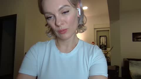 Snapshot of beautifulkollettee chatting on December 28, 11:48 pm Beautifulkollette online show from December 28, 11:48 pm