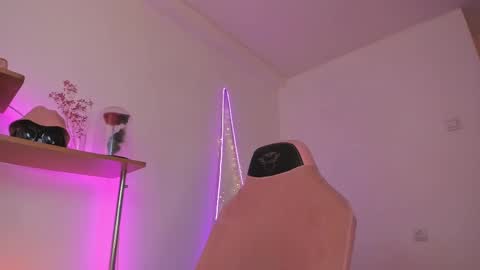 Eliise online show from February 24, 12:37 pm