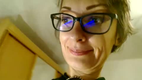 Snapshot of bebacksooon chatting on December 15, 7:42 pm Raluca online show from December 15, 7:42 pm