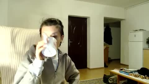 Snapshot of bebacksooon chatting on December 23, 5:11 pm Raluca online show from December 23, 5:11 pm