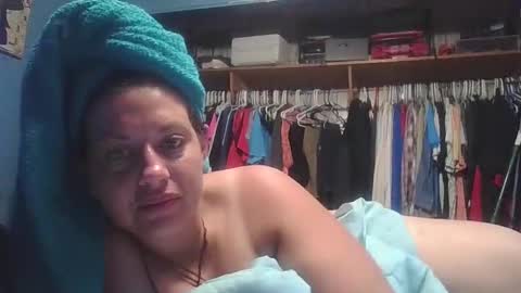 beccabee37 online show from October 3, 6:43 am