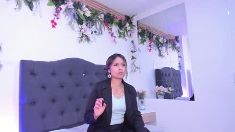 beccamilanni online show from February 17, 12:49 pm