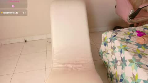 Beecckkkaaa online show from April 15, 2:53 pm