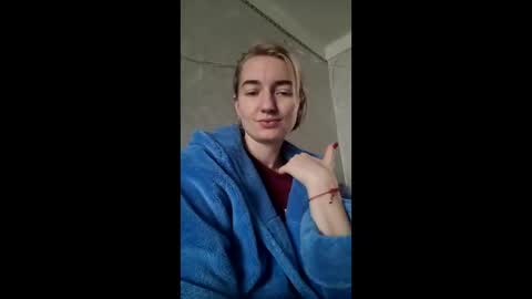 BeckiXJewelX online show from March 17, 10:09 am