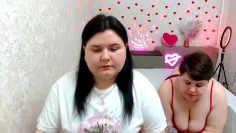 Snapshot of beckyandellen chatting on February 26, 11:21 am BeckyAndEllen online show from February 26, 11:21 am