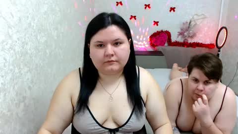 Snapshot of beckyandellen chatting on January 13, 10:25 am BeckyAndEllen online show from January 13, 10:25 am