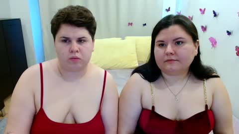 Snapshot of beckyandellen chatting on September 16, 9:01 am BeckyAndEllen online show from September 16, 9:01 am
