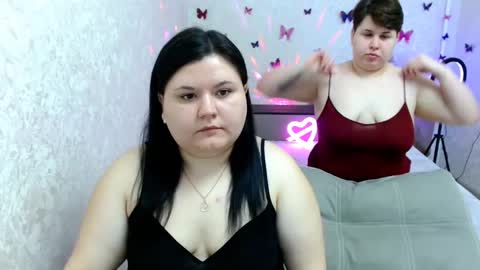 Snapshot of beckyandellen chatting on March 5, 9:38 am BeckyAndEllen online show from March 5, 9:38 am