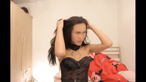 Snapshot of bee_thai chatting on February 12, 6:51 pm bee_thai online show from February 12, 6:51 pm
