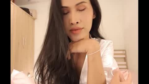 Snapshot of bee_thai chatting on December 20, 5:40 pm bee_thai online show from December 20, 5:40 pm