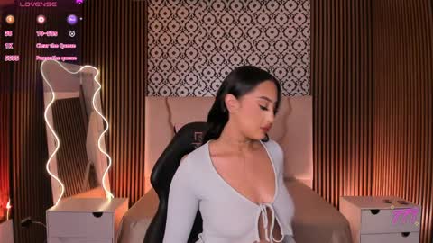 BELLA online show from April 4, 12:01 pm