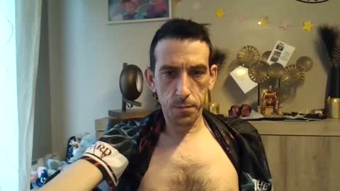 Snapshot of belgianboy33 chatting on December 2, 8:47 am Dreamcock online show from December 2, 8:47 am
