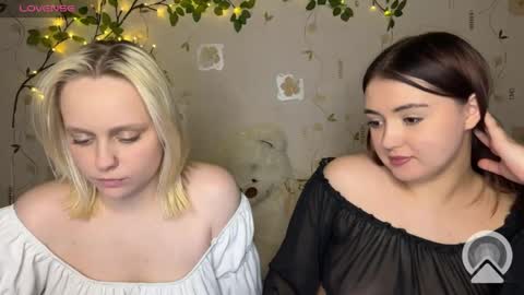 bella_and_alice online show from May 8, 8:03 pm
