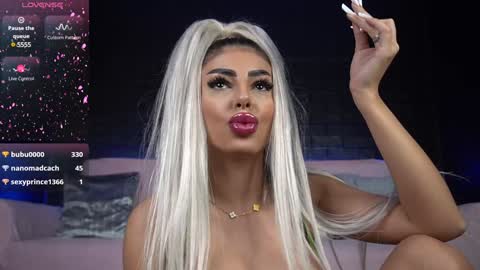 Snapshot of bella_blonda chatting on February 7, 8:10 pm Emma Bella online show from February 7, 8:10 pm