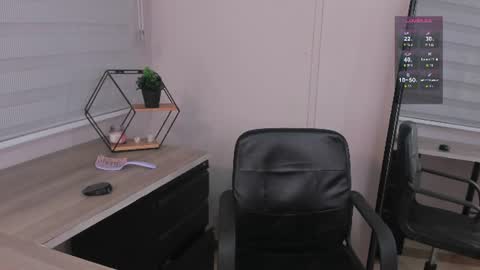 Bella Corbin   online show from June 18, 7:41 pm