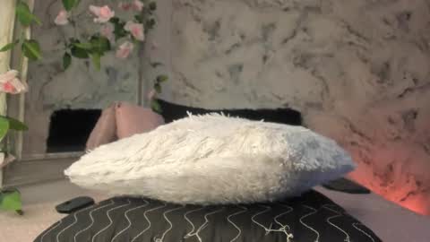 Dessi  online show from February 6, 1:36 pm