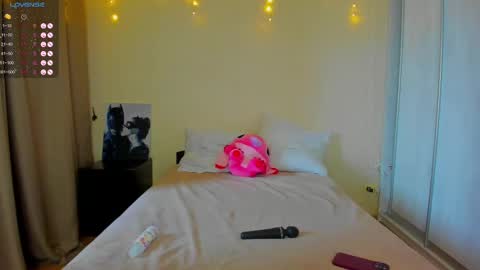 Snapshot of bella_foryou chatting on February 12, 4:12 am NastyaThere are legends that in this room all your wishes can come true Private is Open online show from February 12, 4:12 am