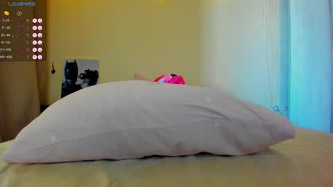 Snapshot of bella_foryou chatting on February 21, 4:51 am NastyaThere are legends that in this room all your wishes can come true Private is Open online show from February 21, 4:51 am