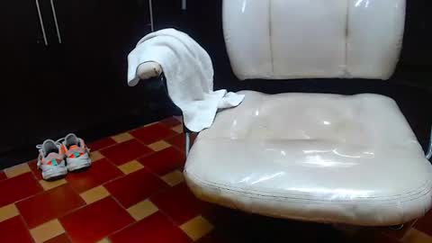 Snapshot of bella_lady_1_ chatting on December 27, 12:50 am lady online show from December 27, 12:50 am