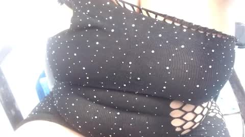 Snapshot of bella_lady_1_ chatting on February 12, 9:22 pm lady online show from February 12, 9:22 pm