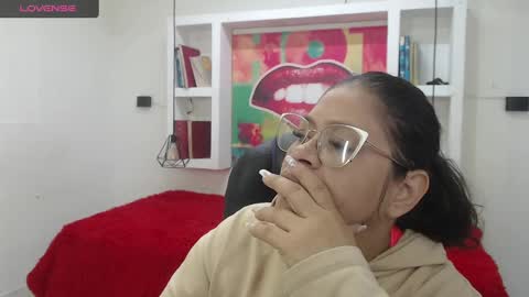 Snapshot of bella_lady_1_ chatting on September 9, 11:32 am lady online show from September 9, 11:32 am