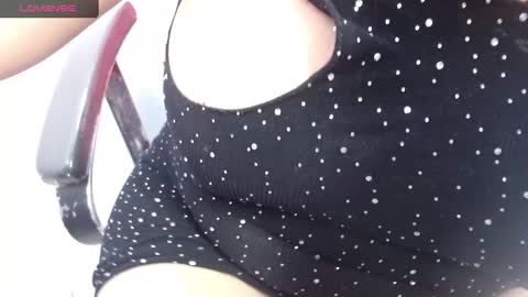 Snapshot of bella_lady_1_ chatting on February 15, 10:10 pm lady online show from February 15, 10:10 pm