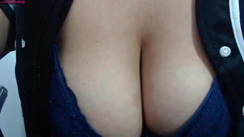 Snapshot of bella_lady_1_ chatting on February 14, 8:48 pm lady online show from February 14, 8:48 pm