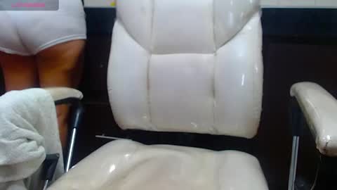 Snapshot of bella_lady_1_ chatting on January 22, 10:26 pm lady online show from January 22, 10:26 pm