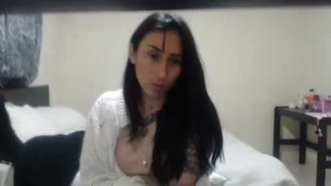 bella_luna34 online show from March 3, 11:45 pm
