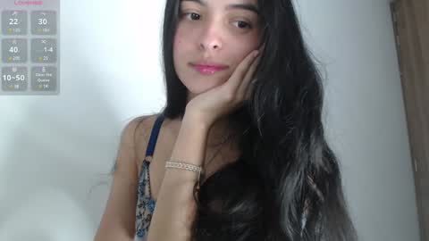 Snapshot of bella_musee chatting on January 8, 12:17 am online show from January 8, 12:17 am