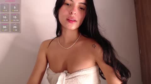 Snapshot of bella_musee chatting on March 5, 12:38 am online show from March 5, 12:38 am