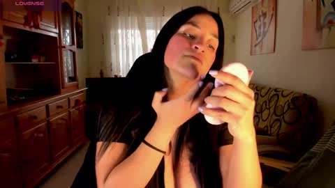 Snapshot of bella_pocahontas3 chatting on February 25, 4:04 pm bella_pocahontas3 online show from February 25, 4:04 pm