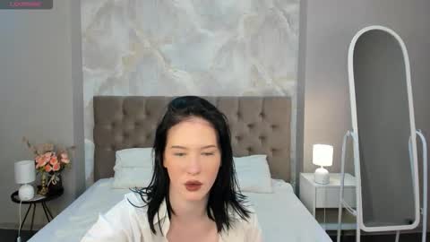 Snapshot of bella_royzs chatting on September 9, 9:09 am Bella online show from September 9, 9:09 am