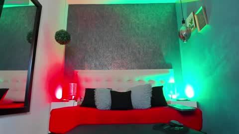 Snapshot of bella_salvatore chatting on January 9, 1:29 am online show from January 9, 1:29 am