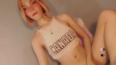 Snapshot of bella_tara chatting on December 16, 10:56 pm Bella online show from December 16, 10:56 pm