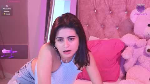 bella_thixx online show from October 25, 6:35 am