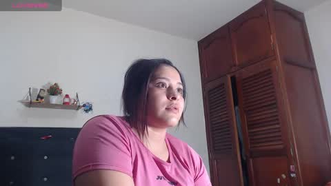 bella_xx9 online show from December 11, 9:23 pm