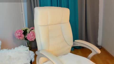 Snapshot of bellaanna25 chatting on February 12, 12:44 pm BellaAnna online show from February 12, 12:44 pm