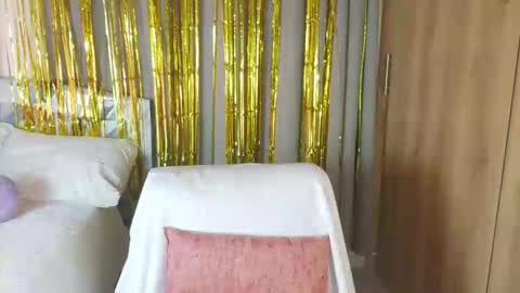 Betsy online show from February 3, 11:52 pm