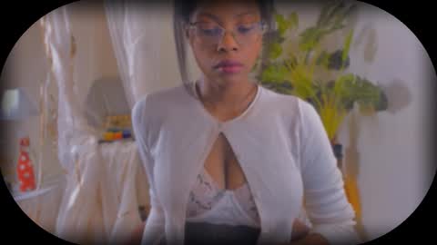 Bellah Blakes-Sarah Scrumptious Lee online show from October 23, 11:01 am