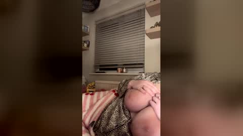 bellacherrybomb online show from March 29, 9:05 pm