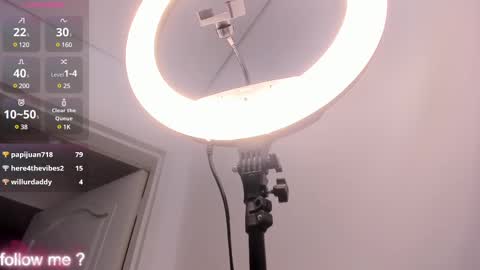 Snapshot of belladuboiss_ chatting on February 16, 6:43 pm belladuboiss_ online show from February 16, 6:43 pm